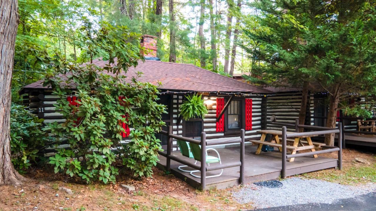אשוויל Log Cabin Motor Court מראה חיצוני תמונה