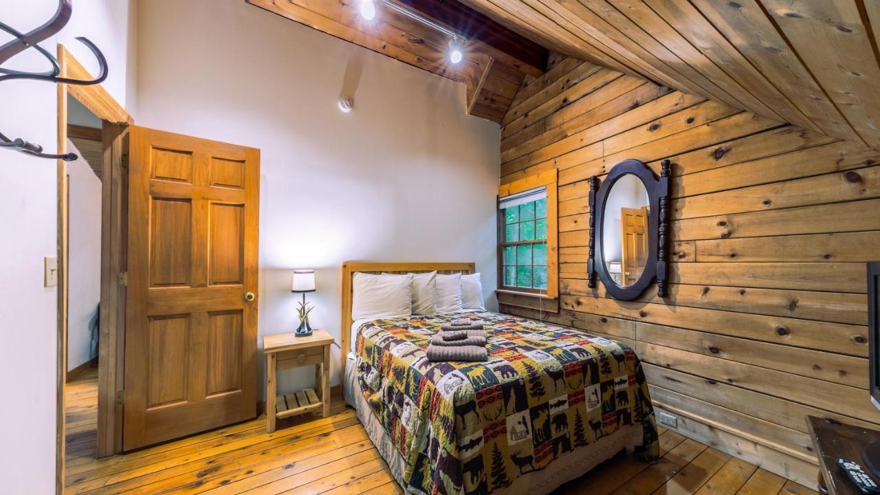 אשוויל Log Cabin Motor Court מראה חיצוני תמונה