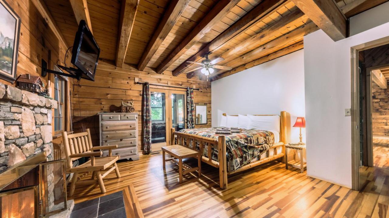 אשוויל Log Cabin Motor Court מראה חיצוני תמונה