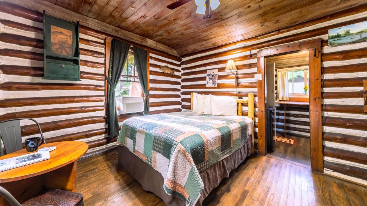 אשוויל Log Cabin Motor Court מראה חיצוני תמונה