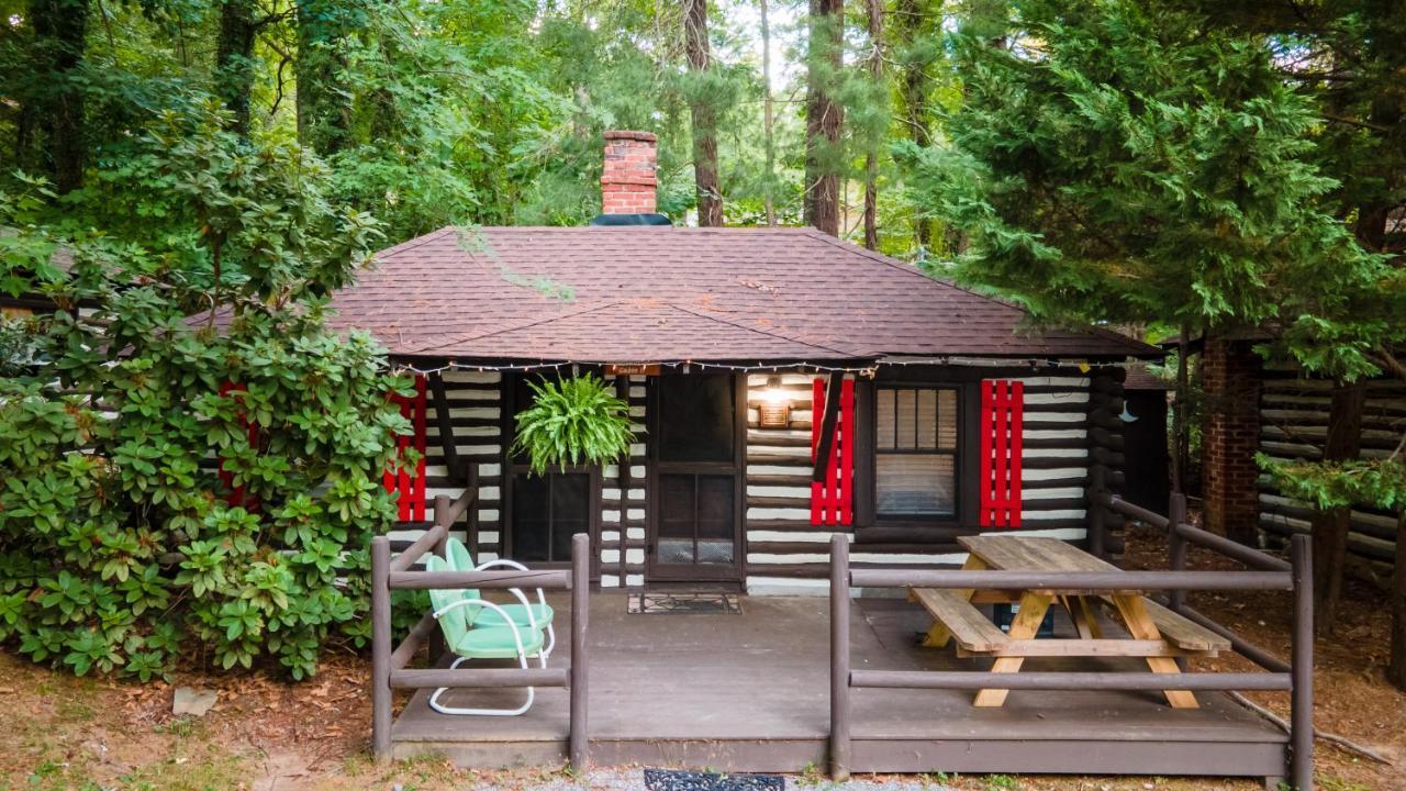 אשוויל Log Cabin Motor Court מראה חיצוני תמונה